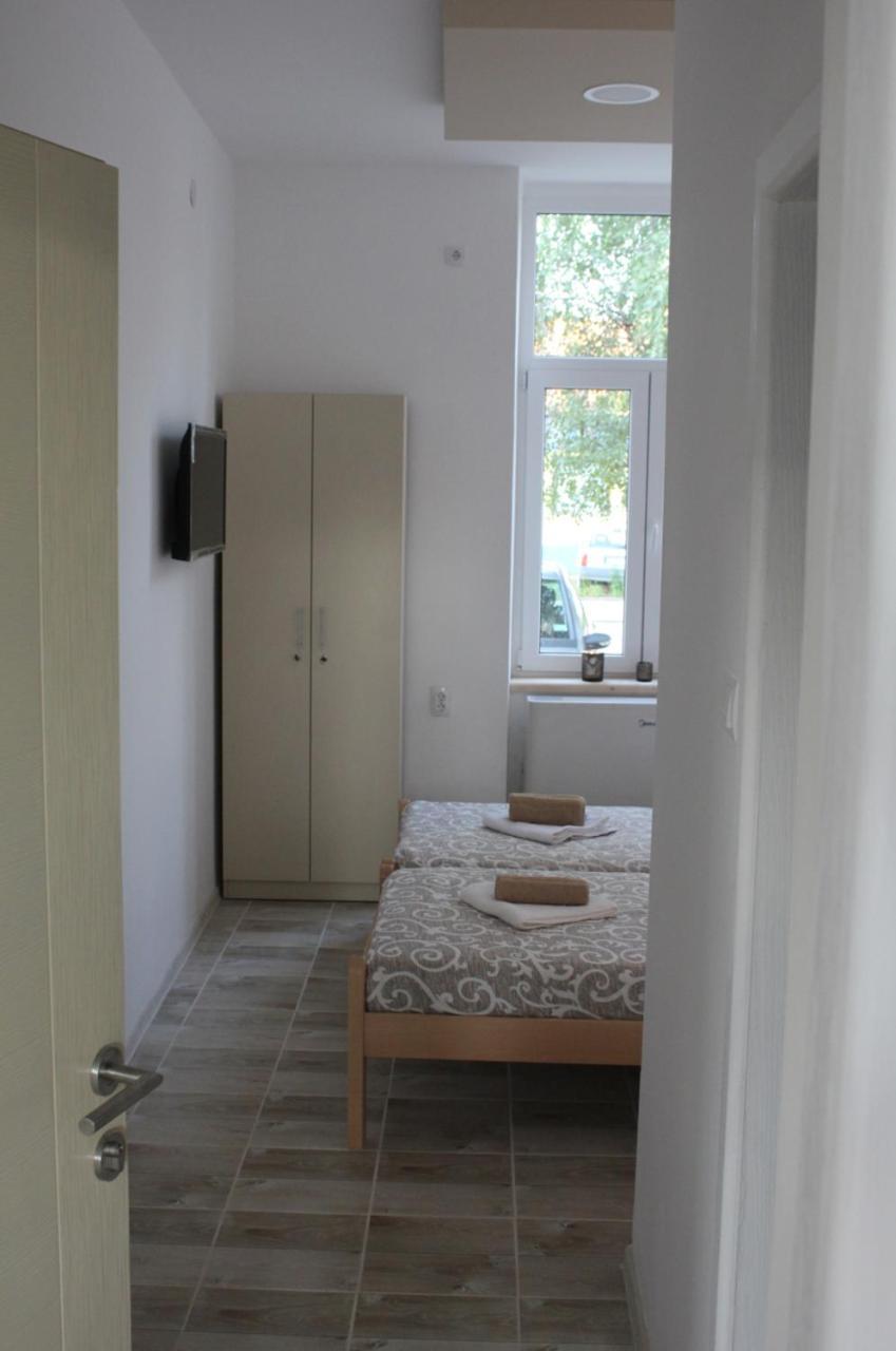 Apartmani Maja 兹雷尼亚宁 外观 照片