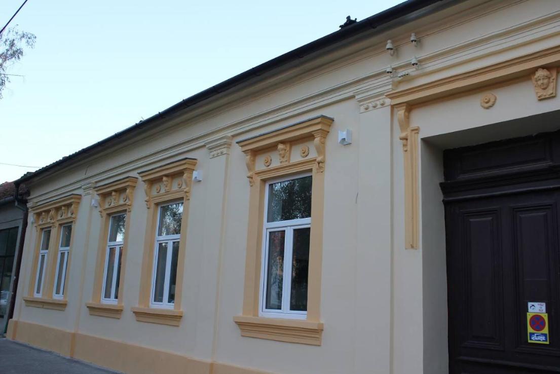 Apartmani Maja 兹雷尼亚宁 外观 照片