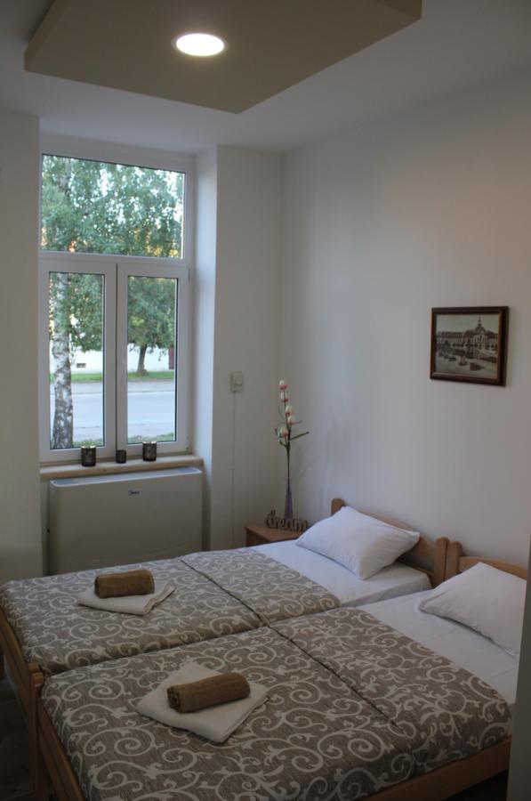 Apartmani Maja 兹雷尼亚宁 外观 照片