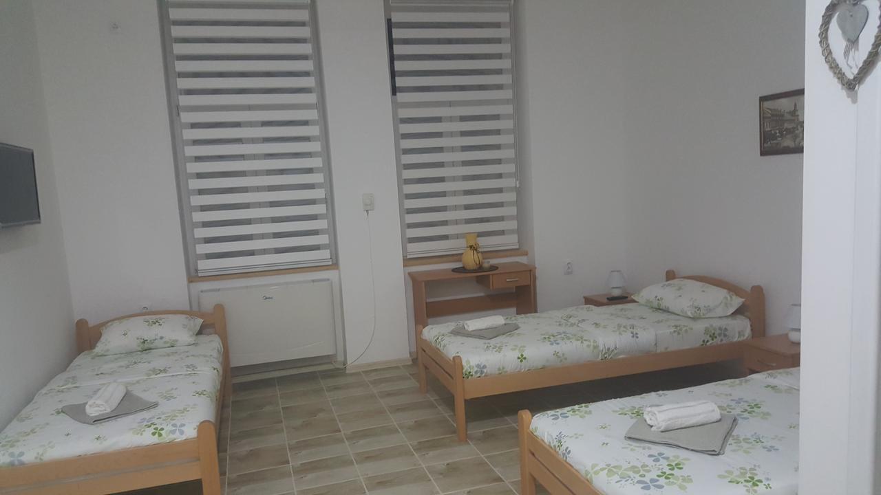 Apartmani Maja 兹雷尼亚宁 外观 照片