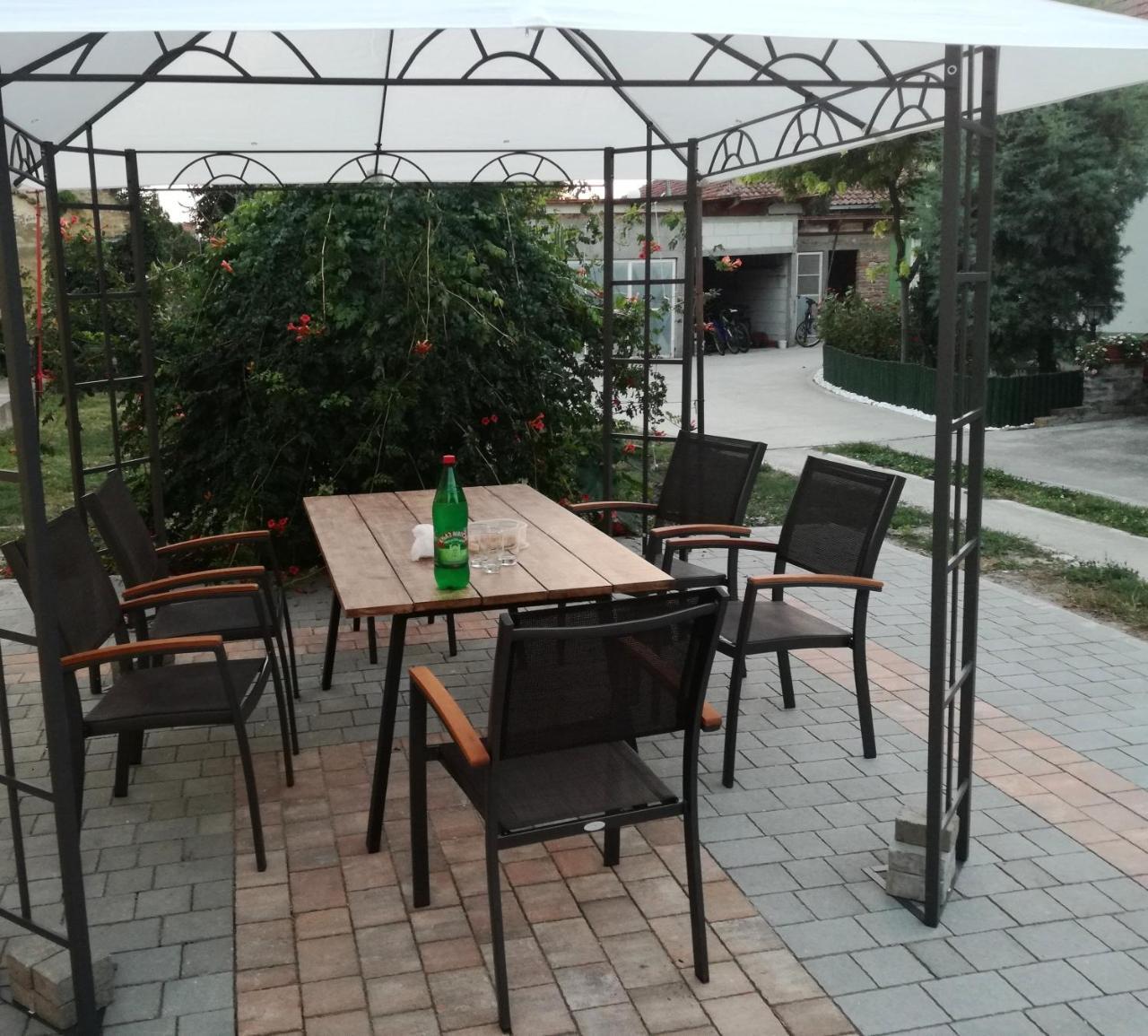 Apartmani Maja 兹雷尼亚宁 外观 照片